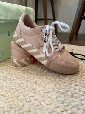 Off-White Low-Top Canvas Sneaker in Blush Pink